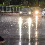 दिल्ली : तेज बारिश के कारण सड़के हुई जलमग्न , उमस से मिली राहत